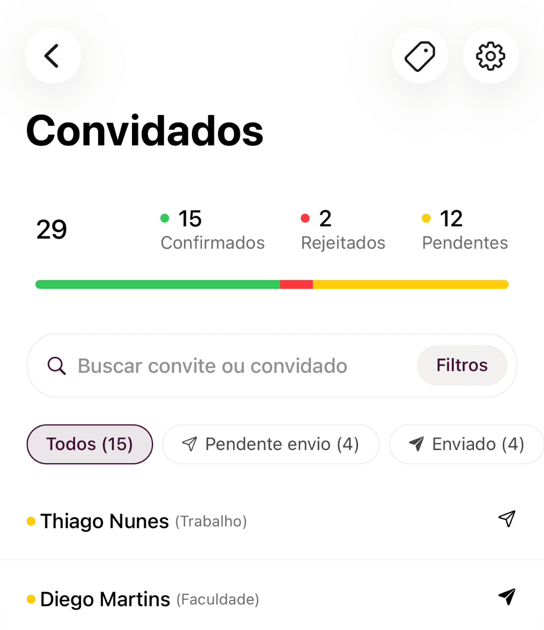 Tela de convidados do app Uma Festa com confirmados, pendentes e recusas